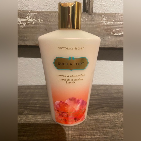 Victoria's Secret Other - Victoria’s Secret Such A Flirt Hydrating Body Lotion